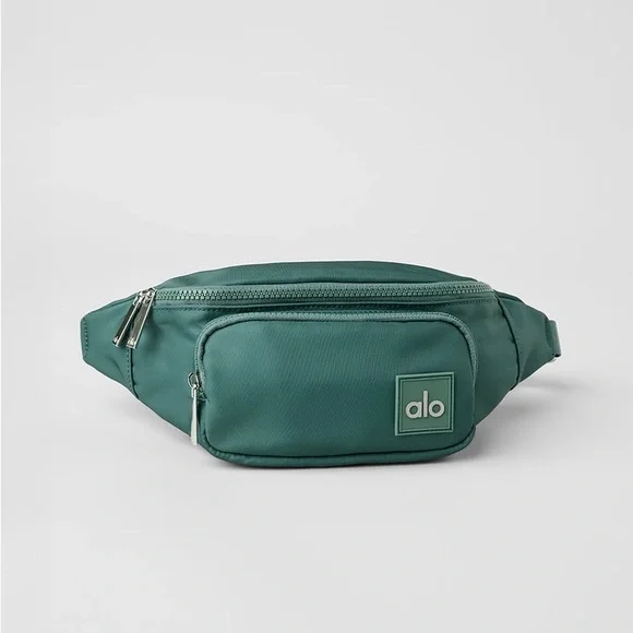 ALO Yoga EXPLORER FANNY PACK OS in WINTER IVY - Picture 3 of 4